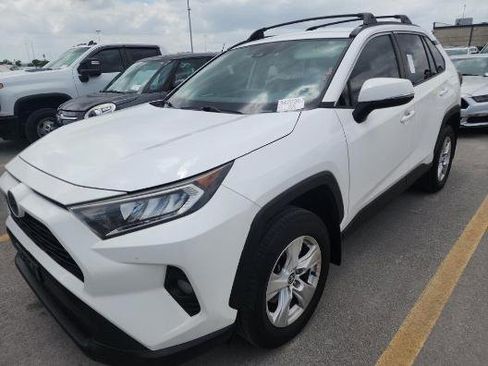 Used 2021 Toyota RAV4 XLE FWD image 1