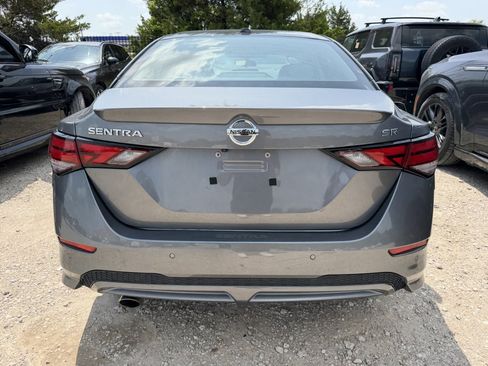 Used 2022 Nissan Sentra SR w/ SR Premium Package FWD image 3