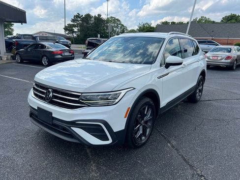 Used 2022 Volkswagen Tiguan SE AWD/4WD image 2