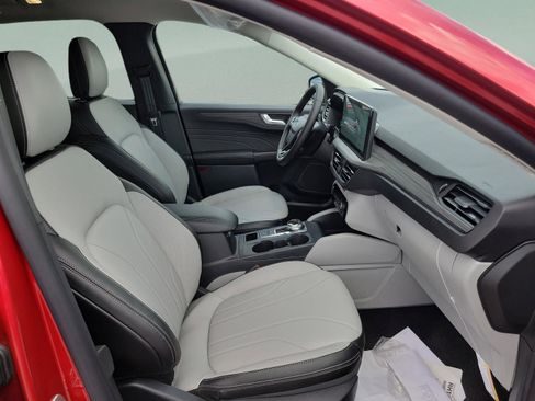 New 2025 Ford Escape PHEV w/ PHEV Premium Package image 32