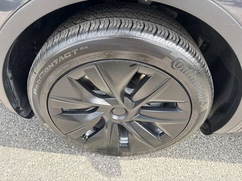 Used 2024 Tesla Model Y Long Range AWD/4WD image 12