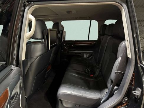Used 2019 Lexus LX 570 4WD w/ Luxury Package image 29