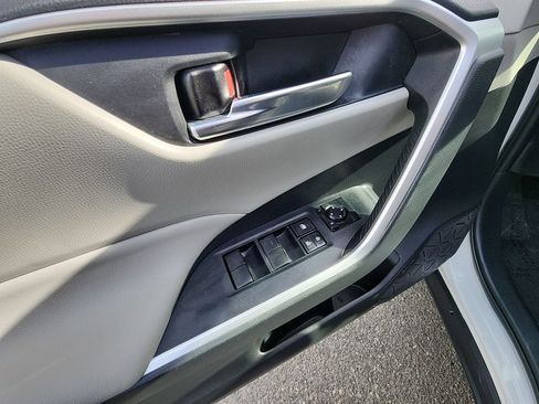 Used 2021 Toyota RAV4 XLE image 15