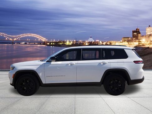 Used 2023 Jeep Grand Cherokee L Limited image 2