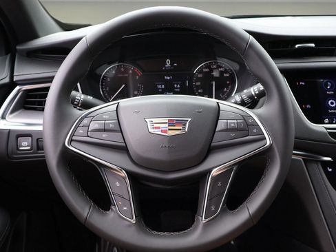 New 2026 Cadillac XT5 Luxury image 19