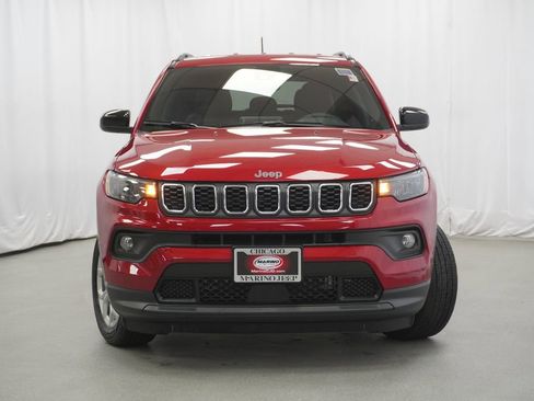 Used 2025 Jeep Compass Latitude AWD/4WD image 8