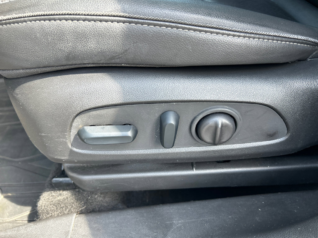 Used 2023 Buick Encore GX Essence w/ Experience Buick Package FWD image 18