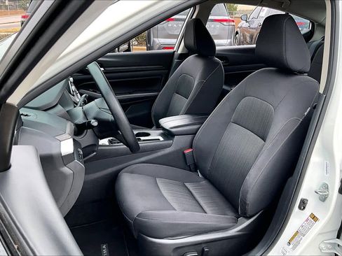 Used 2025 Nissan Altima 2.5 SV image 7