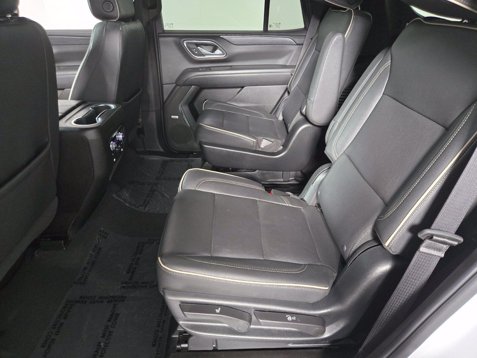 Used 2023 GMC Yukon SLT w/ SLT Luxury Package AWD/4WD image 5