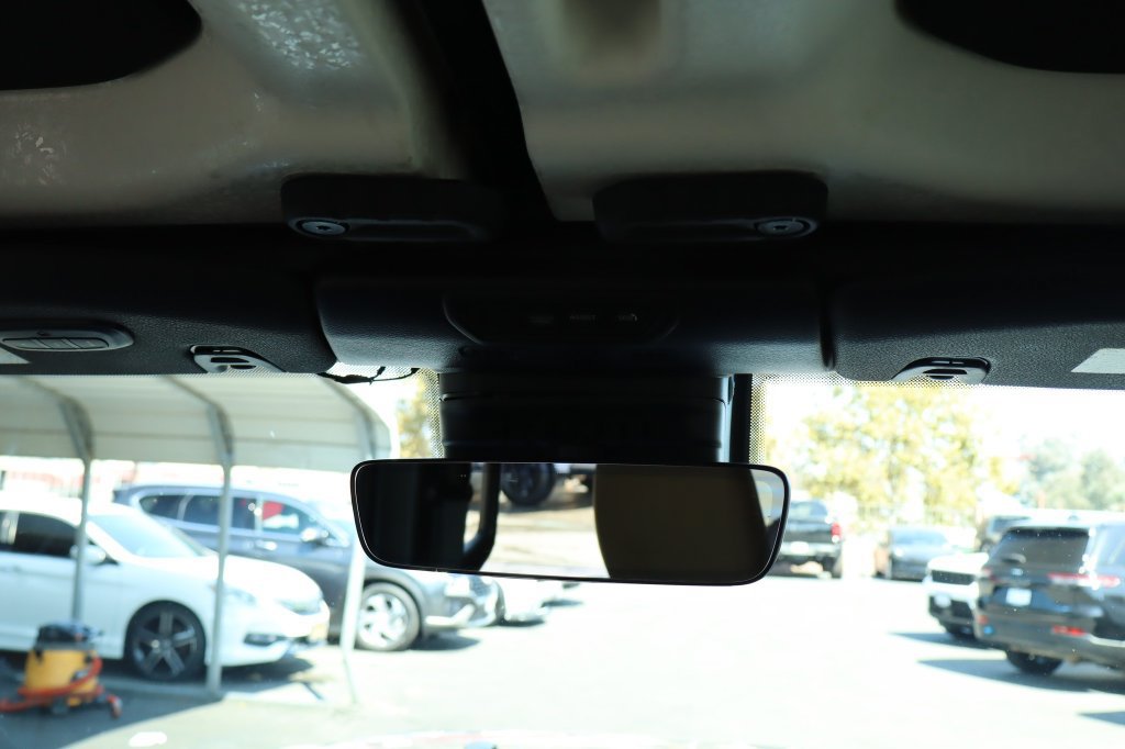Used 2022 Jeep Wrangler Unlimited Sahara w/ Cold Weather Group AWD/4WD image 33