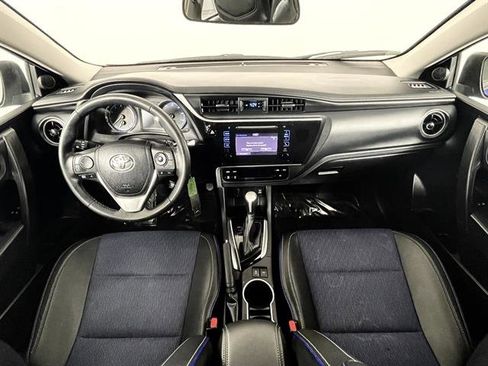 Certified 2018 Toyota Corolla SE image 11