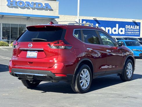 Used 2019 Nissan Rogue SV image 5