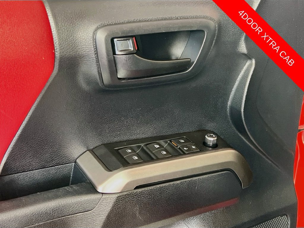 Used 2018 Toyota Tacoma SR5 RWD image 17