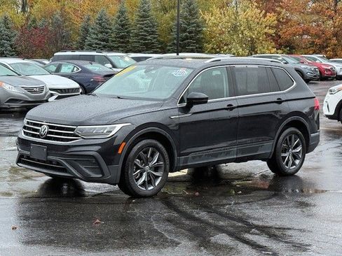 Used 2022 Volkswagen Tiguan SE image 8