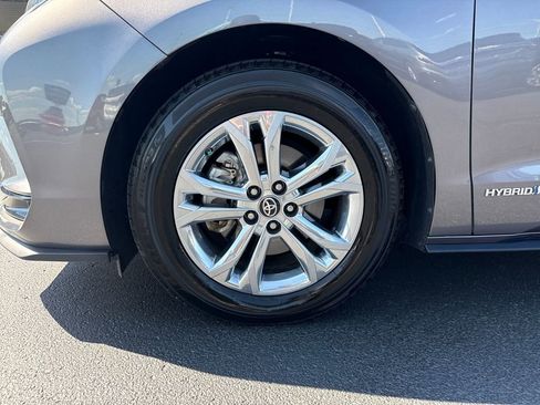 Used 2021 Toyota Sienna XSE image 32