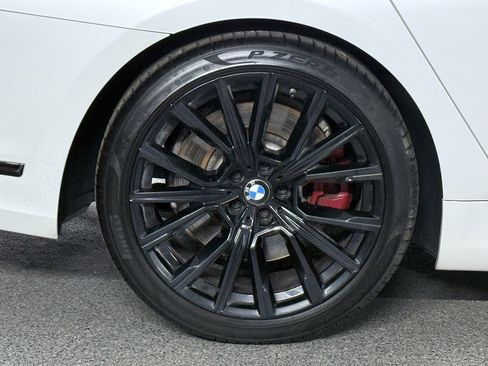 Used 2022 BMW 750i xDrive w/ Executive Package image 9