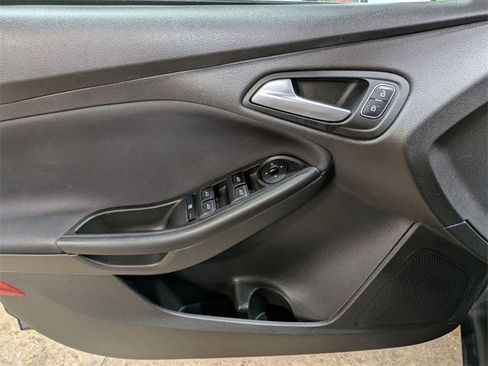 Used 2018 Ford Focus SE w/ SE Winter Package image 13