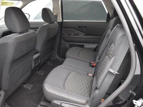 Used 2024 Nissan Pathfinder SV FWD image 15