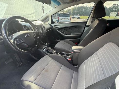Used 2018 Kia Forte S w/ S Technology Plus Package FWD image 8