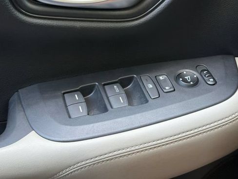 Certified 2025 Honda HR-V LX image 13
