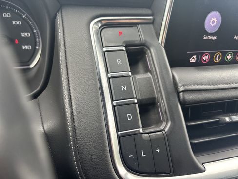 Used 2021 Chevrolet Tahoe Z71 w/ Luxury Package AWD/4WD image 19