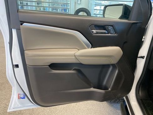 New 2026 Chevrolet Colorado ZR2 w/ Technology Package AWD/4WD image 25