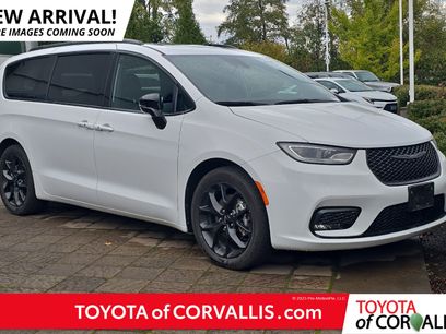 Used 2025 Chrysler Pacifica Limited