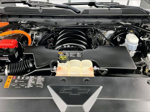 Used 2018 Chevrolet Silverado 1500 LT w/ LT Eassist Package AWD/4WD image 10