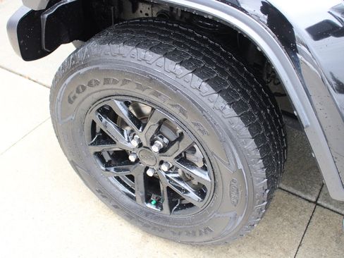 Used 2022 Jeep Gladiator Sport image 39