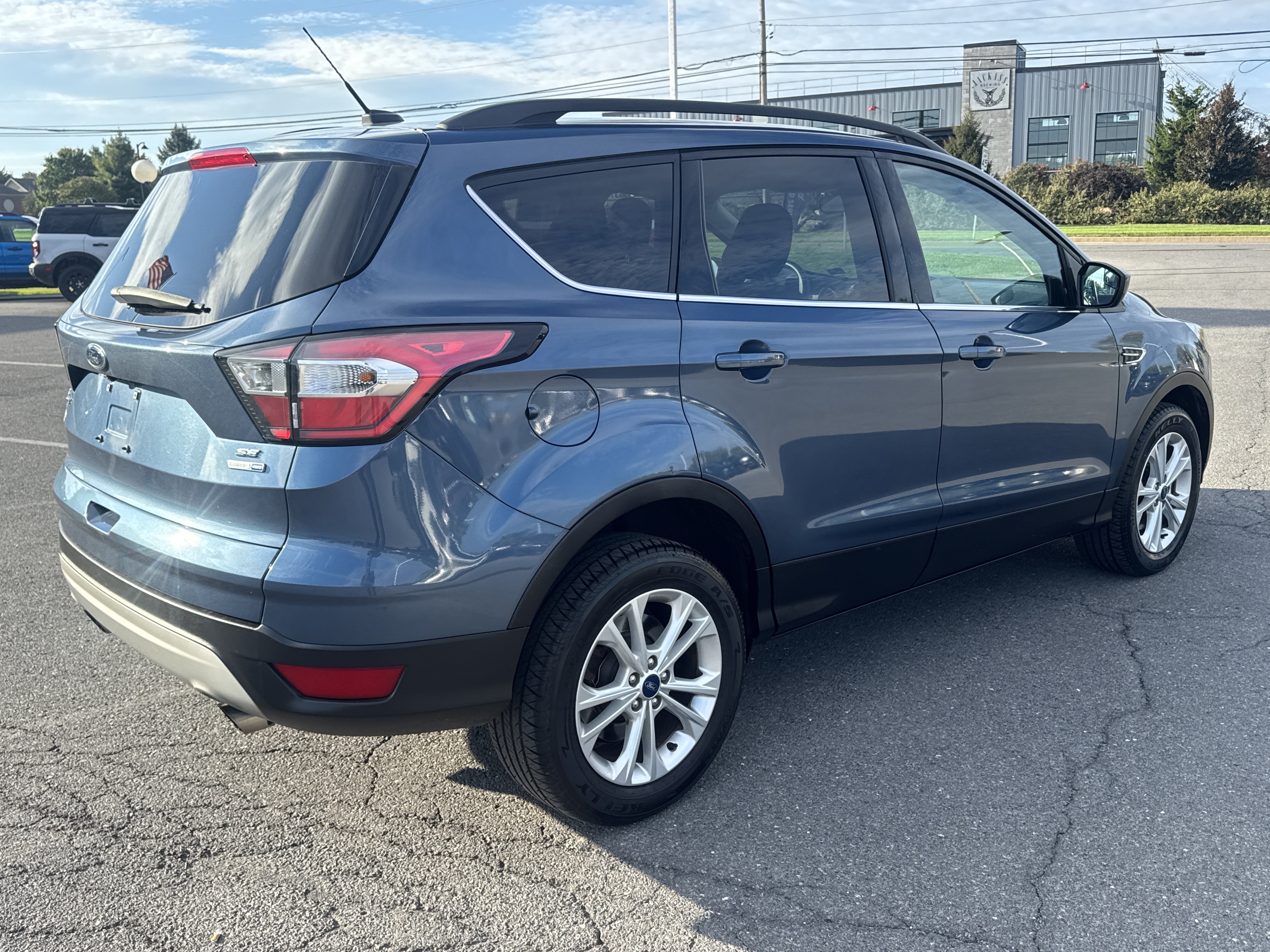 Used 2018 Ford Escape SE AWD/4WD image 3