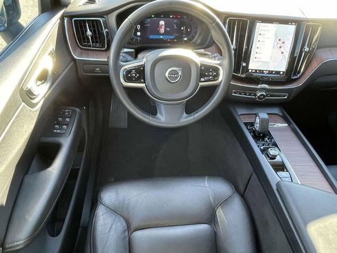 Used 2024 Volvo XC60 B5 Plus image 12