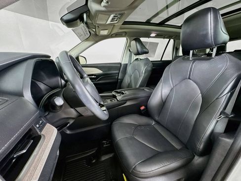 Certified 2024 Toyota Grand Highlander AWD image 2
