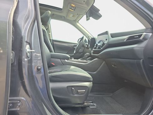 Used 2023 Toyota Highlander Platinum AWD/4WD image 21