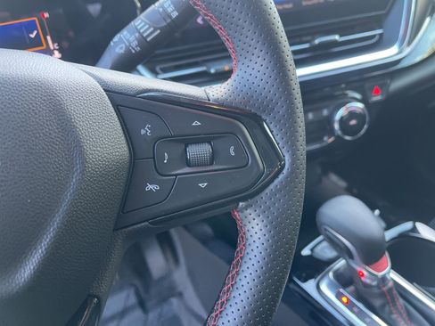 Certified 2025 Chevrolet Trax RS image 25