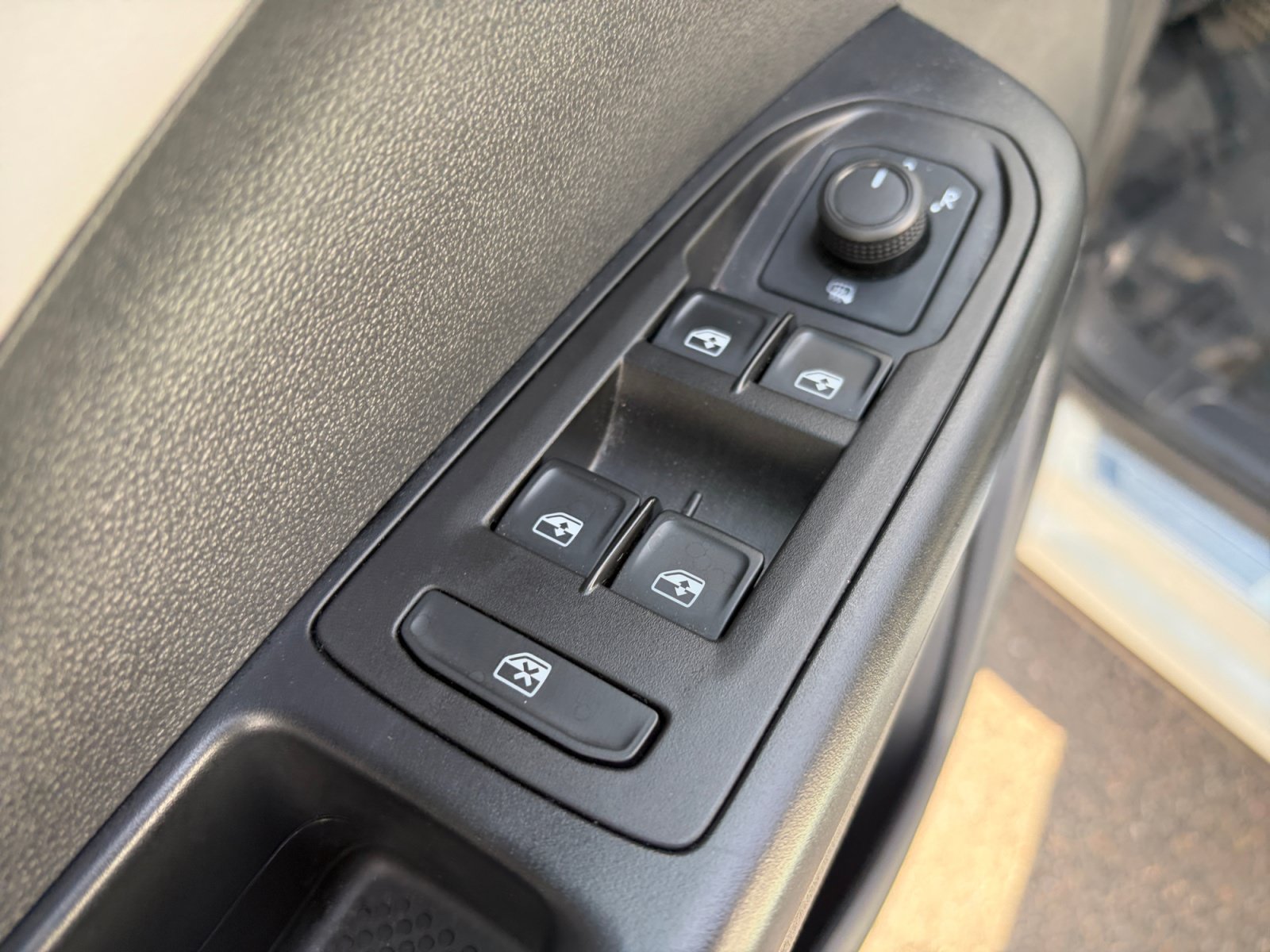 Used 2023 Volkswagen Taos SE AWD/4WD image 15
