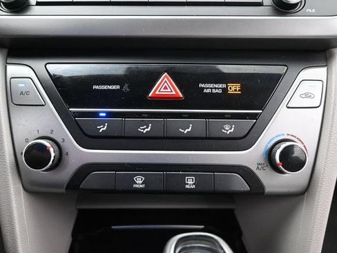 Used 2017 Hyundai Elantra SE FWD image 19