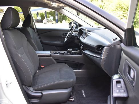 Used 2024 Nissan Rogue S AWD/4WD image 8