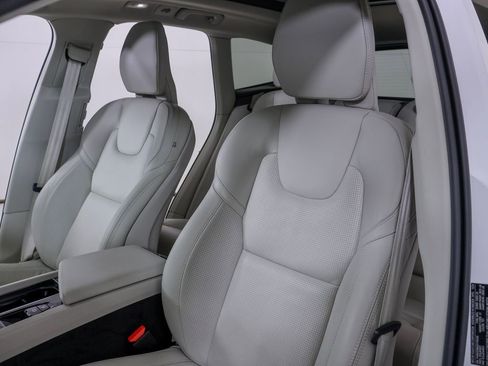 Used 2025 Volvo XC60 B5 Ultra w/ Protection Package Premier image 13