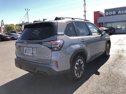 Used 2025 Subaru Forester Premium image 5