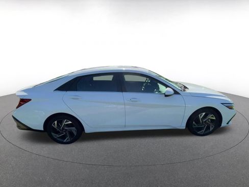 Used 2025 Hyundai Elantra SEL FWD image 16