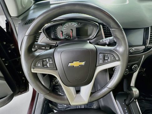 Used 2021 Chevrolet Trax LT w/ LT Convenience Package AWD/4WD image 11