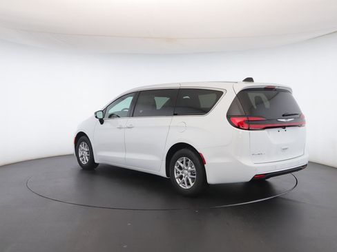 New 2026 Chrysler Pacifica Select image 20