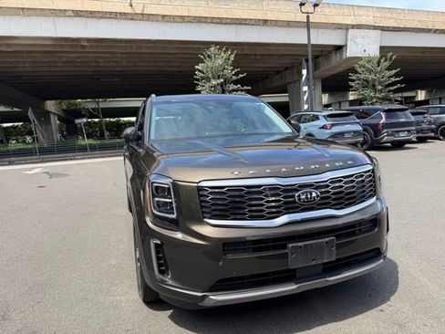 Used 2021 Kia Telluride EX w/ EX Premium Package FWD image 4