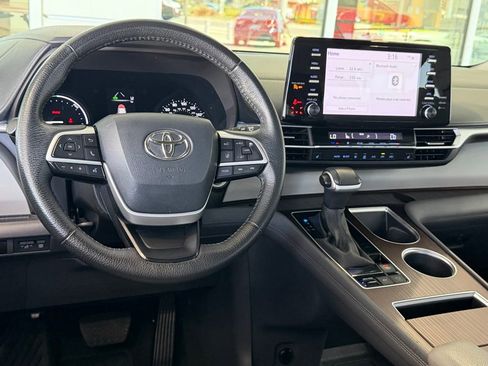 Certified 2023 Toyota Sienna XLE AWD/4WD image 32