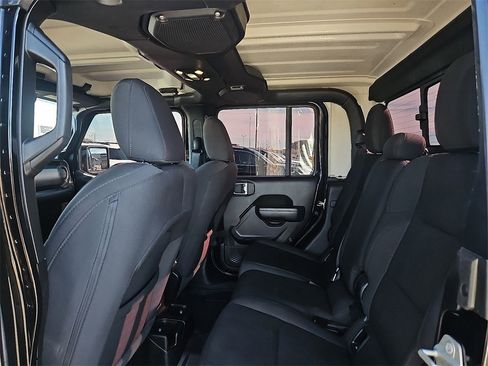 Used 2023 Jeep Gladiator Willys image 16