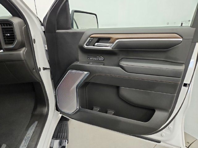 Used 2024 Chevrolet Silverado 1500 High Country w/ High Country Premium Package AWD/4WD image 45