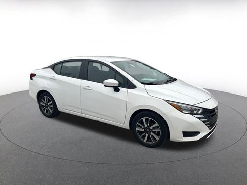 Used 2025 Nissan Versa SV image 1
