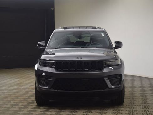 Used 2023 Jeep Grand Cherokee Altitude image 24