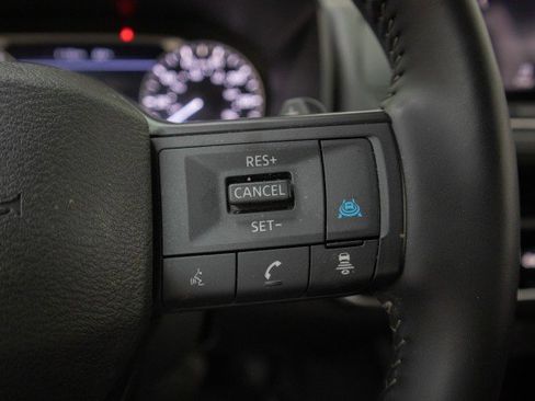 Used 2025 Nissan Rogue SV image 14