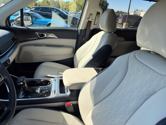 Certified 2025 Kia Carnival SX w/ SX Dark Edition Package FWD image 9